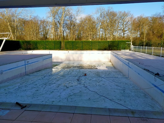 piscine en beton avant renovation