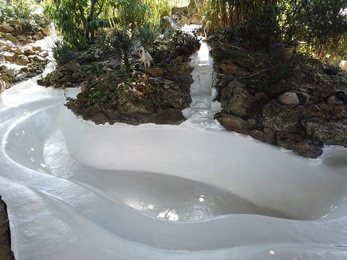 Bassin d'ornement avec gelcoat de finiton blanc