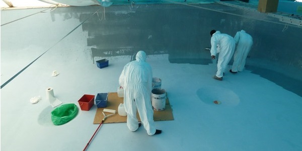 application d'une couche de gelcoat de finition