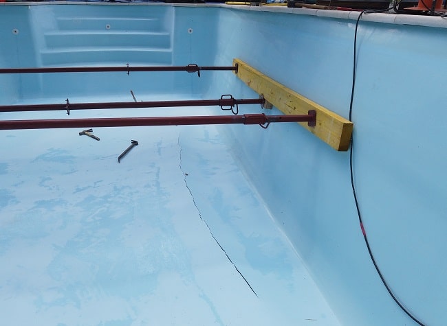 Une piscine coque polyester endommagée est réparable