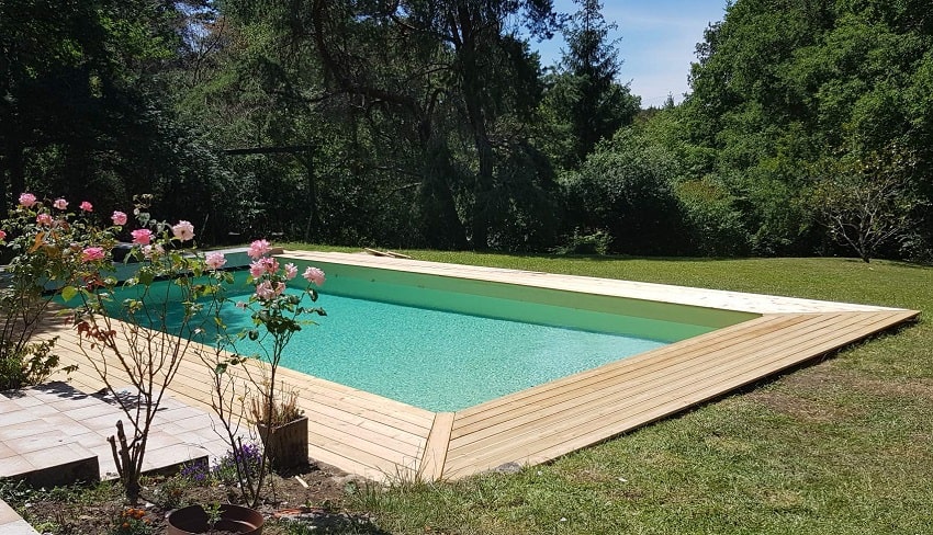 Piscine avec revetement en resine polyester et gelcoat couleur sable en eau