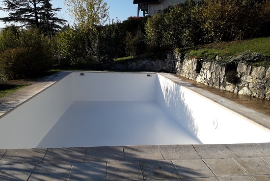 Piscine apres application du gelcoat de finition