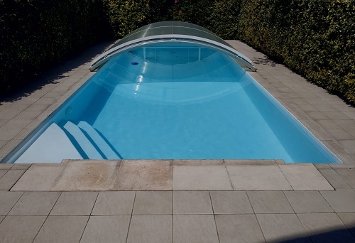 piscine couleur ivoire en eau