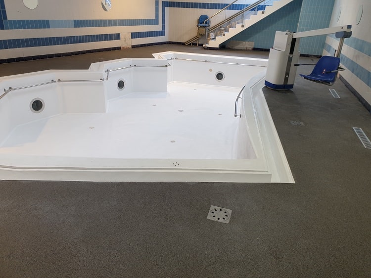 Plage piscine en resine polyurethane
